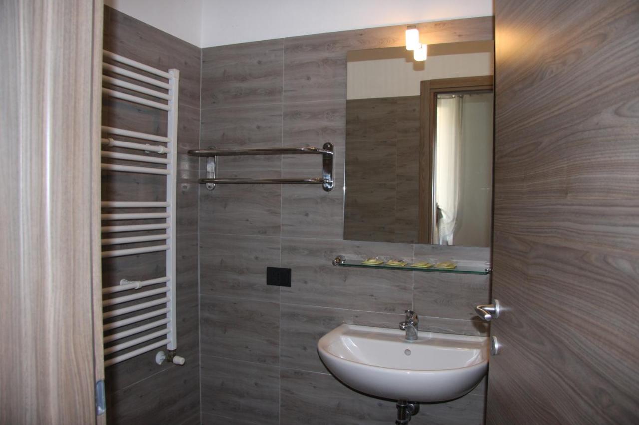 Posto Letto in Dormitorio Maschile per 4 Persone